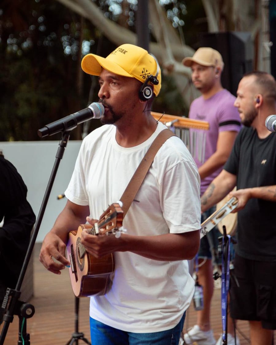 Musician singing and playing the cavaquinho